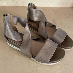 Eileen Fisher Sport Suede Sandal Size 7.5 Platinum Metallic